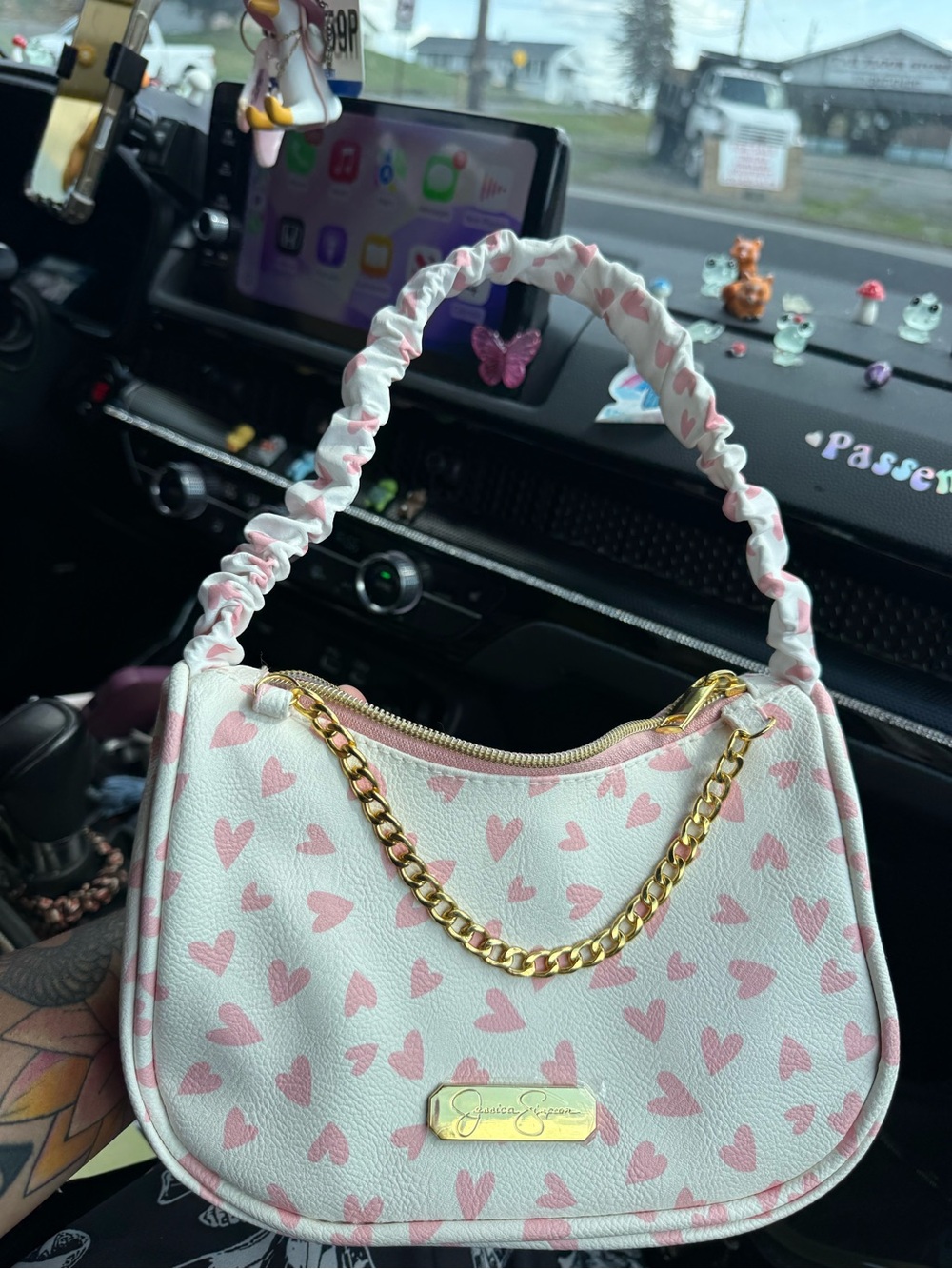 Jessica Simpson White Shoulder Bag with Pink Heart Print and Gold Chain